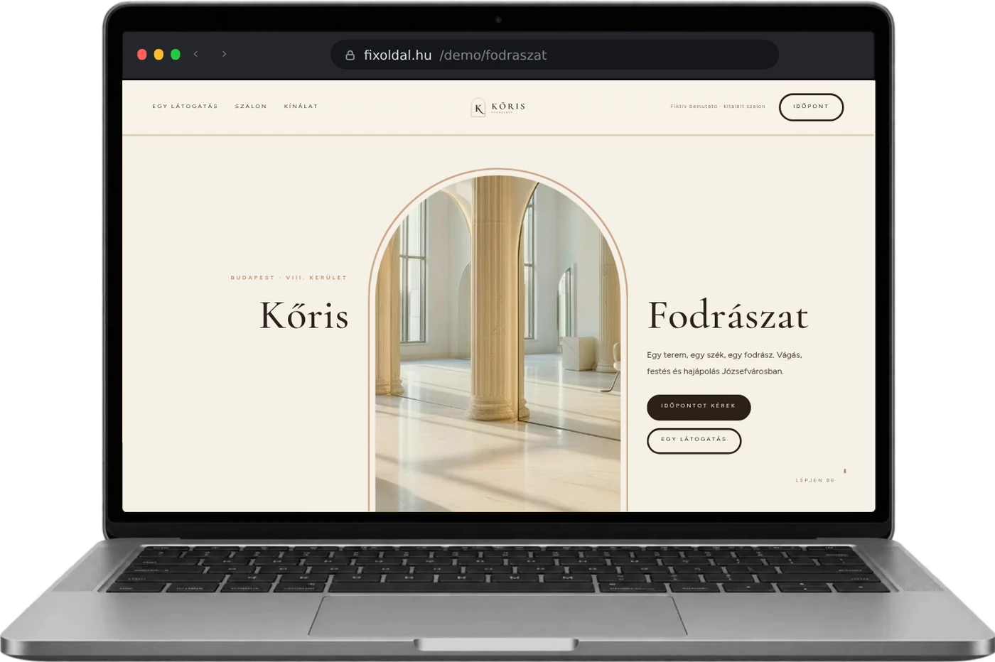 A Kőris Fodrászat bemutató oldala laptopon